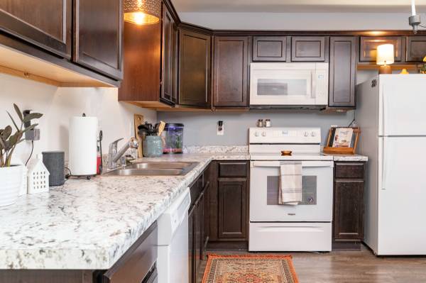 $1,800 / 3br - 1200ft2 - Pineview Townhomes in Jordan has 2 & 3BR for lease!-Beautiful Finishes (Jordan, MN)64048421806083121