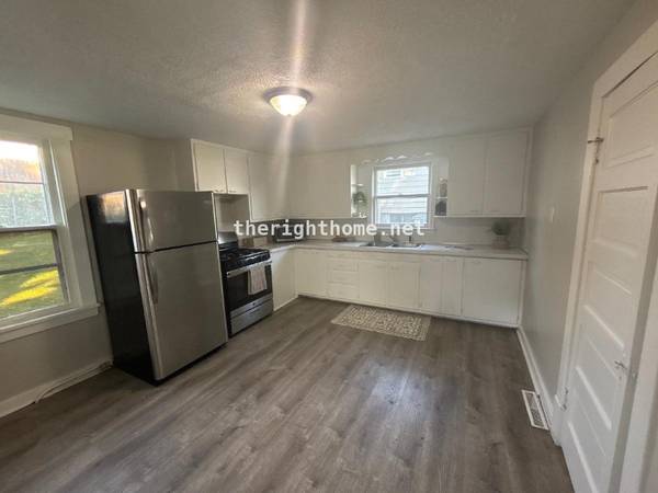 $1,450 / 3br - 1228ft2 - Three Bed One Bath (3416 V St) (Omaha)64020839867265124