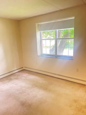 $2,650 / 2br - 700ft2 - Upper floor corner nice building: Inc. Heat/HW+Parking. Avail. Sept. (Newton - Auburndale Area close to Waltham)63620423226755124