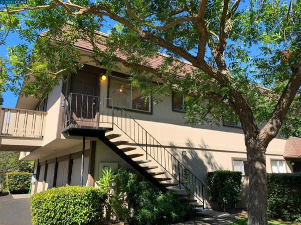 $3,200 / 2br - 900ft2 - ¡Condominio luminoso y soleado junto al Moraga Country Club en alquiler! (lafayette / orinda / moraga)63813662924547120
