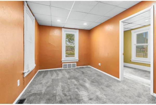 Fry Springs/Jefferson Park Ave.; spacious 2-bedroom, newly renovated 1