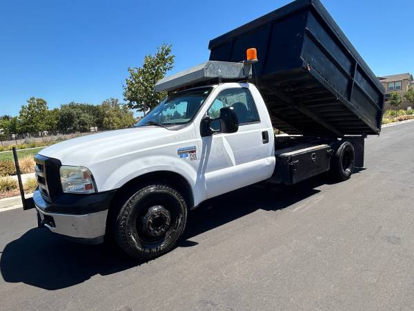 Camión volquete Ford F350 super de 2006 - $10,90063438605753345122