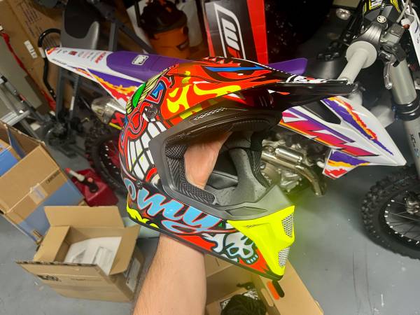 NEW Suomy Carbon MX Helmet Medium 1