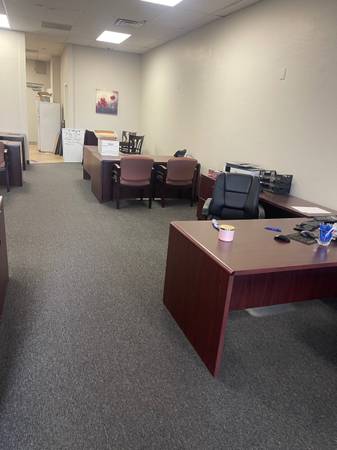 Nice office desk free 1