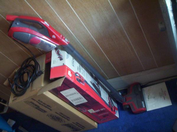 Dirt Devil stick vac vacuum cleaner works good 1
