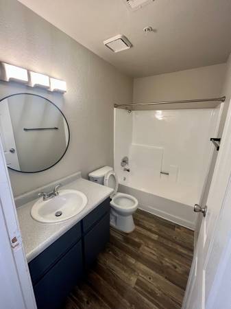 $1,250 / 1br - 650ft2 - Everything You Need! All Right Here! (OAC)! (Scottsdale)64047538358017121