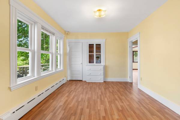 $3,800 / 4br - 1687ft2 - Spacious 3+ Bedroom Apartment in Quiet Beverly Neighborhood! (Ryal Side)63699256719619123