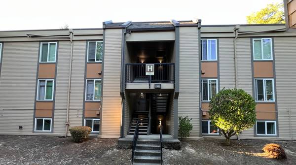 $2,640 / 3br - 1062ft2 - 3 Bedrooms 2 baths condo in Bellevue-Move in by Sept. 28 to get $300 (Bellevue)63814812063747121