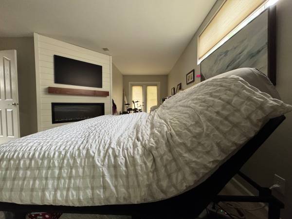Head Adjustable Bed Bases - Split King / Two Twin XL 1