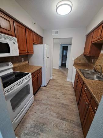 $1,050 / 1br - 710ft2 - Large Floor Plans Designed With You in Mind (Broken Arrow)63982128602755124