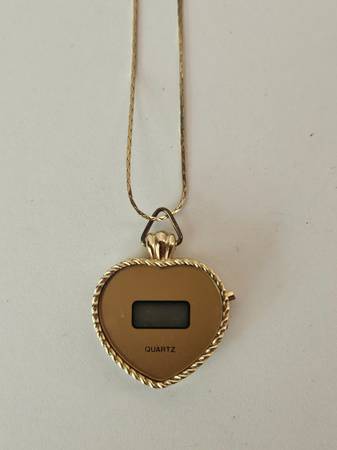 VINTAGE QUARTZ HEART SHAPED WATCH PENDANT - $25 (santa rosa)63471367329025120