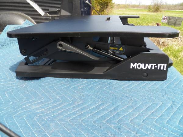 Mount- It Standing Desk Converter Adjustable Sit\Stand Workstatitation - $125 (Watertown NY)63439307004289121