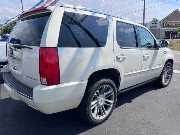2014 Cadillac Escalade AWD - $18,500 (West Seneca)63483359804419122