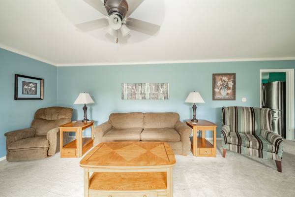 $239,900 / 3br - 2038ft2 - This Edgewood gem is ready to be your next home! (1518 S Winding Way)63989232236675124