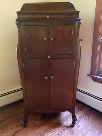 1904 RCA Victor Victrola Console 1