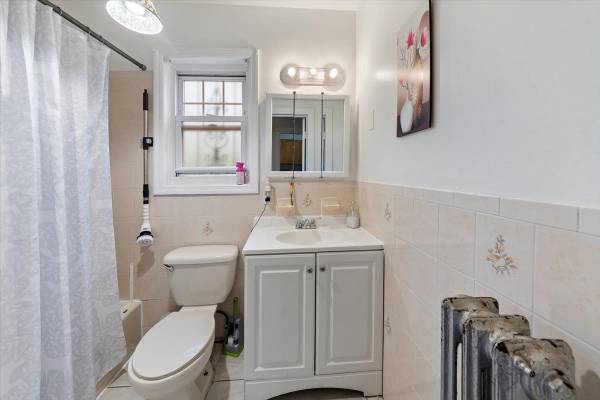 $1,100,000 / 4br - 2323 Powell Avenue, Bronx, New York 10462 (Bronx)63949685386626123
