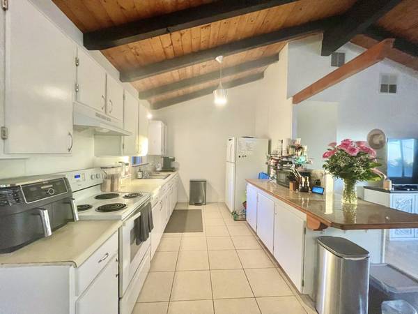 $4475.00 / 3br - 1200ft2 - ~ UTILITIES INCLUDED 3bd house w/ bonus room; large fenced yard; pets63939398768387124