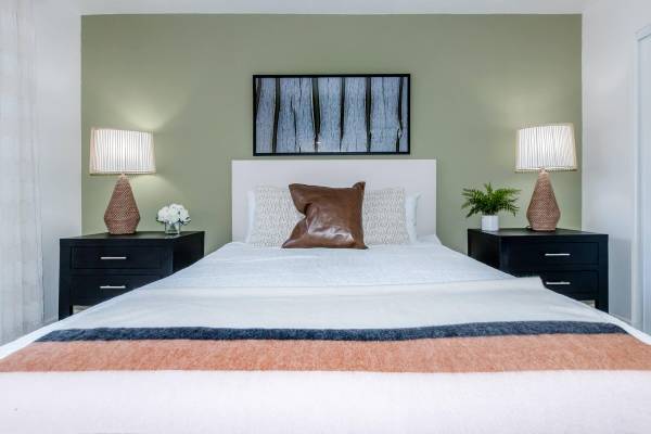 $2,269 / 1br - 628ft2 - Soaring Cathedral Ceilings, Lush Landscaping, 1BD 1BA (18414 W. Jakes Way, Canyon Country, CA)63700899528835124
