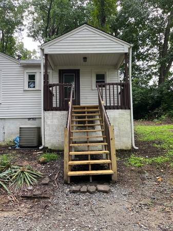 $1,300 / 3br - 1000ft2 - 3 Bed/1 Bath Home for Rent in High Point, NC (High Point)64027441756803121