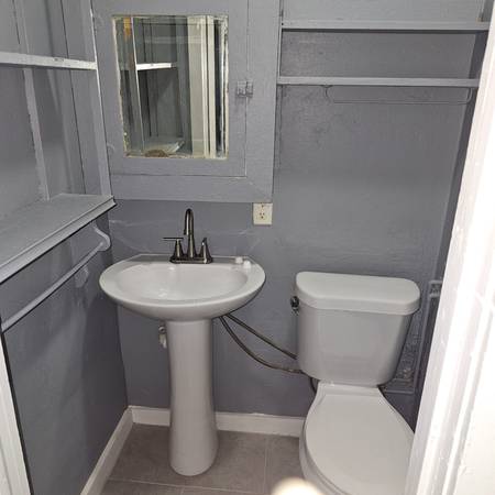 $950.00 / 2br - 700ft2 - Completely Remodeled and Freshly Painted63662034789121123