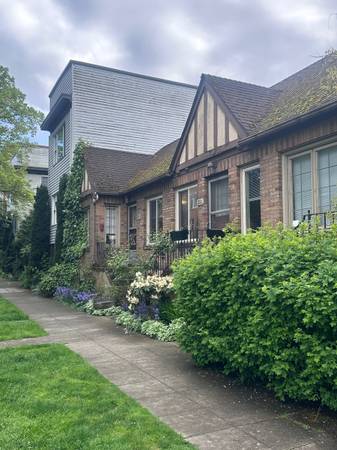 $1,400 / 400ft2 - Estudio de cabaña en esquina en Capitol Hill (Seattle)63659549461633120