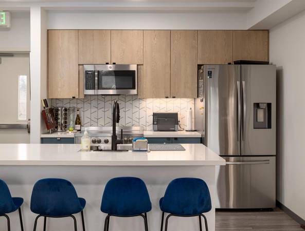 $700 / 1br - AHORA con 8 SEMANAS GRATIS + Comunidad de Convivencia con Patio, Chimenea (Barrio Rose City Park)63672582567425121