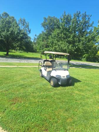 2020 ezgo rxv 48 volt golf cart (street legal) 1