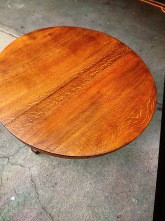 Round solid oak living room table 1