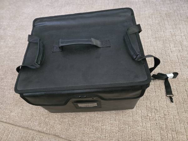 File box with wheels 1