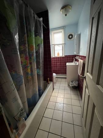 $880 / 5br - 140ft2 - Looking for a student to share apartment, nr JFK/Umass (Dorchester JFK/U mass)63839294510467121