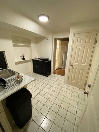 $775 / 1br - 600ft2 - House Efficiency Apartment-Exec Housing (Heights Area)63662018760705120