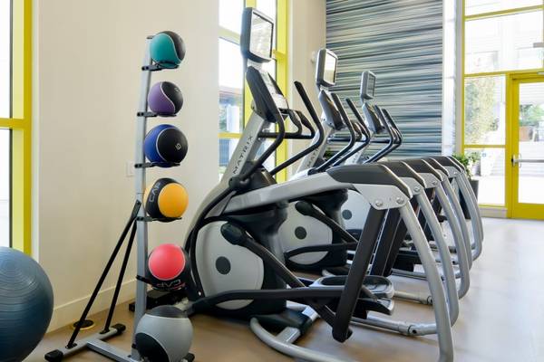 $3,743 / 1br - Spa/Hot Tub, Stainless-Steel Appliances, Dishwasher (mountain view)63668028398595121