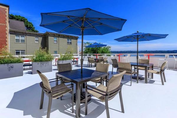 $1,522 / 1br - 525ft2 - A great place to kick back and relax! Beautiful neighborhood! (Tacoma)63862288099969120