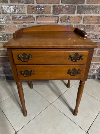 Vintage Early American Ethan Allen Birch Maple Nightstand Side Table 1