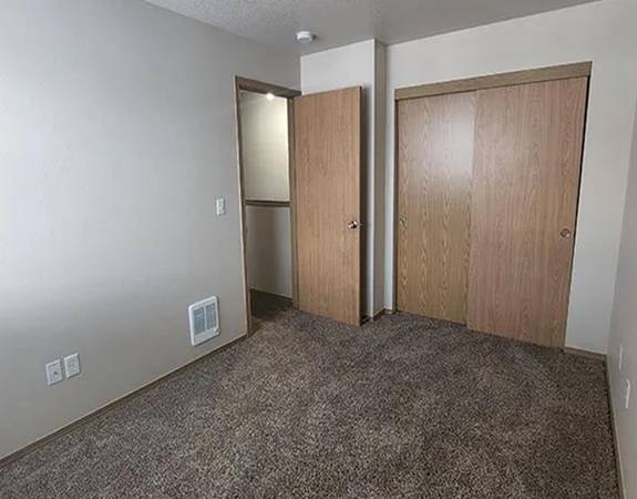$1,500 / 2br - Portland 2B in Popular Area + Supermarkets, Washer & Dryer in Unit (East Portland)63914856351874124