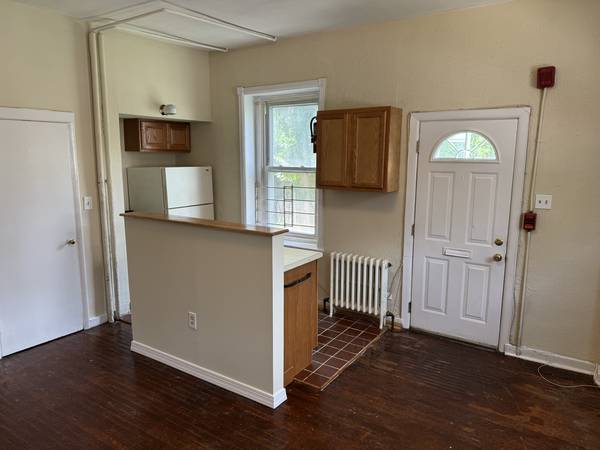$1,195 / 1 hab - 600 pies² - ¡encantador apartamento de una habitación admitido para perros con patio privado! (University City)63666782498177123
