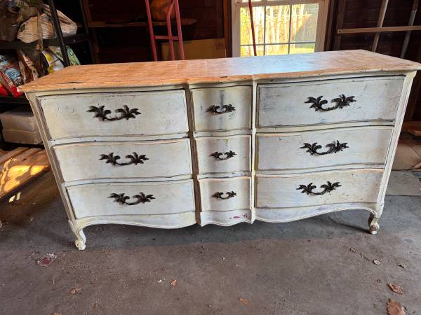 Wood dresser French Provençal FREE