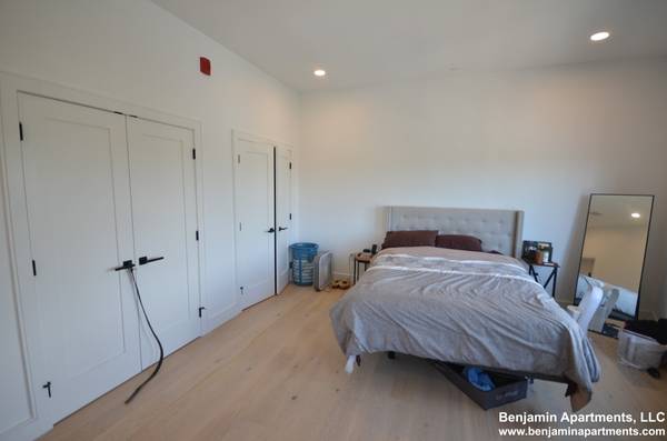 $4,475 / 2br - 1 Month free and NO fee. W/D in unit. (Brighton)63809989472387124