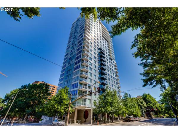 $2,995 / 2br - 1051ft2 - Modern 2-Bed/2-Bath Condo with Balcony & Prime Downtown Location (Portland)63672600959619121