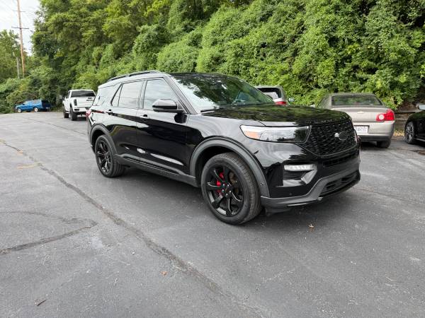 2022 Ford Explorer ST 1
