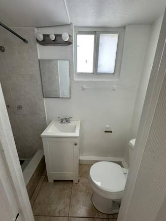 $1,250 Studio with Water and Electric Included; FIRST MONTH FREE (Pompano Beach)63825137700227124