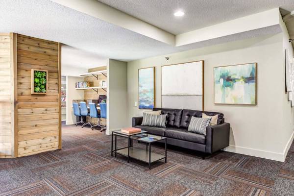$1,410 / 1br - 797ft2 - Stainless Steel Appliances, On-site Maintenance, Air Conditioner (110 E 1st St, Chaska, MN)63990379632258121