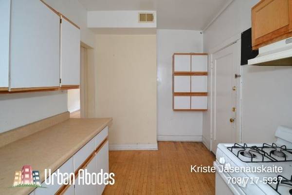 $2,695 / 3br - 1100ft2 - 3 Bedroom, 1 Bath in Wrigleyville  $300 off First Months Rent (Wrigleyville)63781655019139124