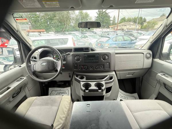 2013 Ford E-Series E 150 - Photo 10