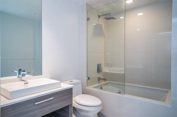 $3,600 / 1br - 649ft2 - 1 Bedroom 1 Bath SLS Brickell Great Views and Balcony (Brickell)64051003344642123