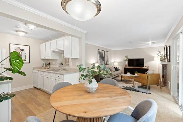 Playground, Private Patio/Balcony, Swimming Pool 1