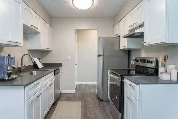 $2,075 / 3br - 1100ft2 - Summer Specials! Perfect 3 BR, 2 BA Green Spaces. (Portland)63672547306627123