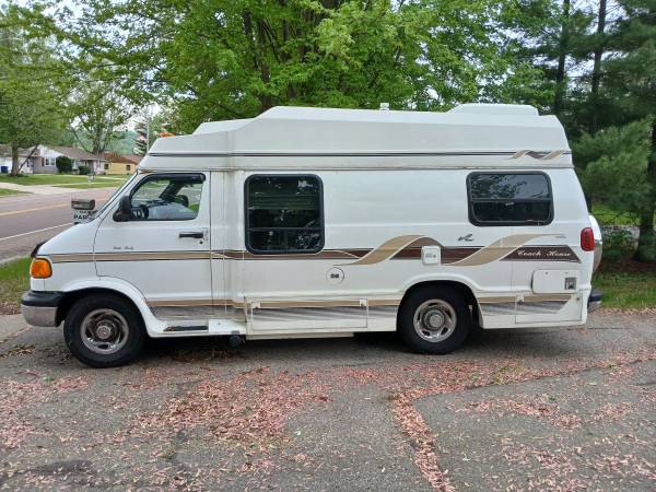 1998/99 Dodge 3500 Coach House Class B 5.9 motor - $15,000 (ONALASKA)636186934617611222
