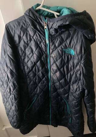 North Face Small (Size 7-8) Parka 1