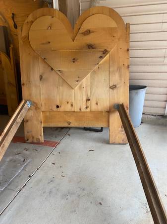 Home Made Queen Size Heart Shaped Head & Footboard With Rails - $100 (Dawsonville)63470456513283120